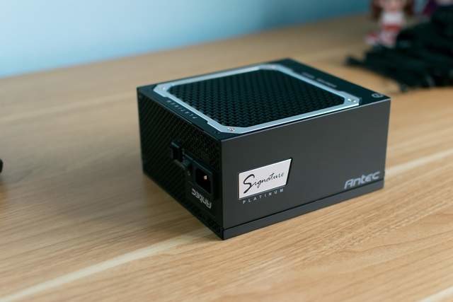需要换的不止是电源还有它!技嘉RTX 4090 GAMING OC 24G显卡惊鸿一瞥