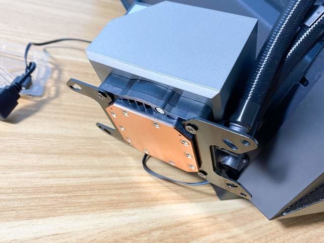 需要换的不止是电源还有它!技嘉RTX 4090 GAMING OC 24G显卡惊鸿一瞥