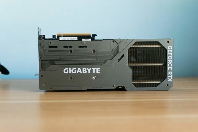 需要换的不止是电源还有它!技嘉RTX 4090 GAMING OC 24G显卡惊鸿一瞥