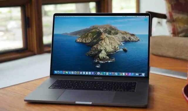�����Windows�ʼǱ� Macbook Pro�������״α��ἰ 