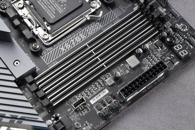 DDR5内存选64G还是7000MHz？