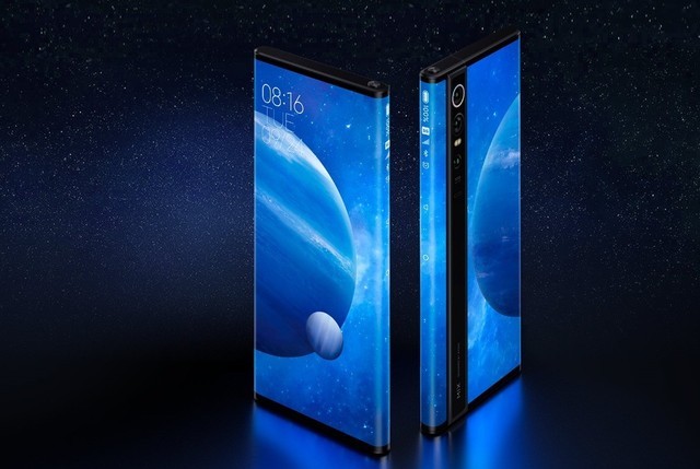 2019年,小米曾推出一款概念机小米mix alpha采用了环绕屏设计,令人