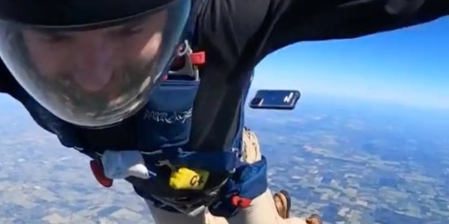 诺基亚emo了！带壳iPhone从4200米高空坠落，找回后仍能正常工作