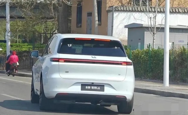 有点肌肉线条的感觉理想l6车型谍照曝光