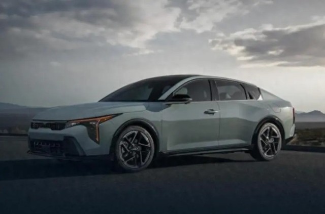 全新起亚k4亮相:预计售价不到20万_汽车科技新闻-中关村在线