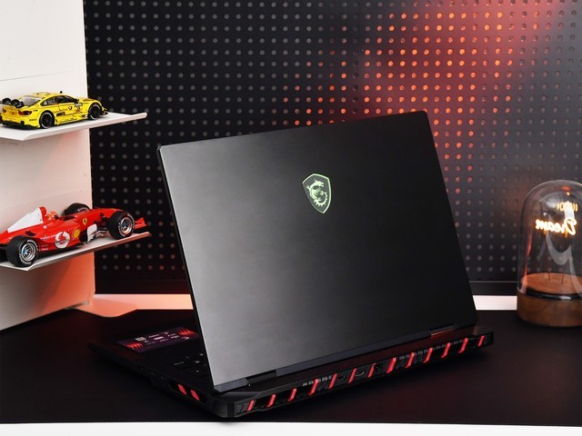 全能表现无短板!微星泰坦18 Pro 2024旗舰游戏本评测