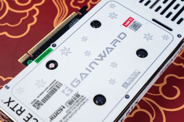 AIܿ쭣GeForce RTX 4070 SUPER ̤ѩMiniܽ
