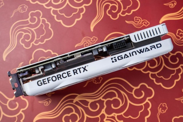 AIܿ쭣GeForce RTX 4070 SUPER ̤ѩMiniܽ