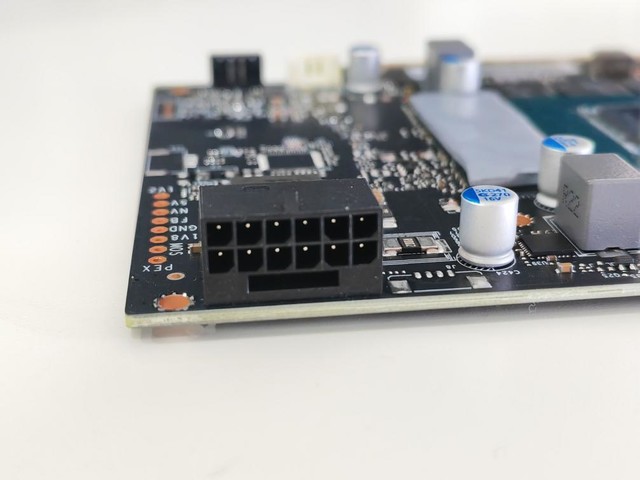 AIܿ쭣GeForce RTX 4070 SUPER ̤ѩMiniܽ
