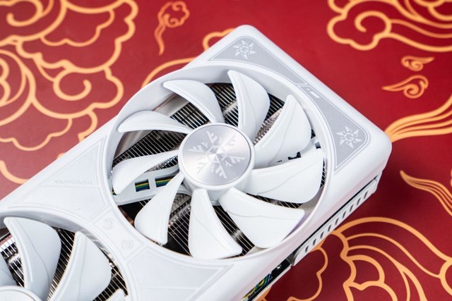 AIܿ쭣GeForce RTX 4070 SUPER ̤ѩMiniܽ