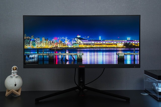 FIFAϵӽǣ219 MiniLED169ʾʵĶԱ