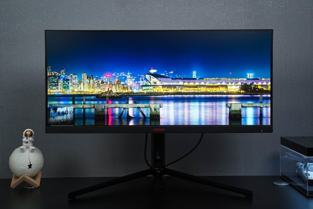 FIFAϵӽǣ219 MiniLED169ʾʵĶԱ