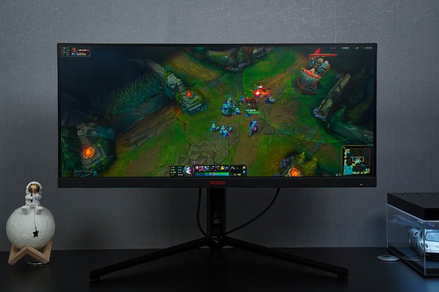 FIFAϵӽǣ219 MiniLED169ʾʵĶԱ