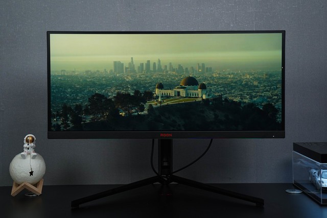 FIFAϵӽǣ219 MiniLED169ʾʵĶԱ