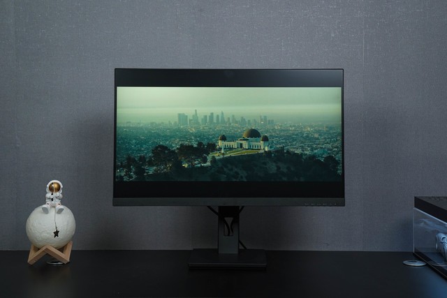 FIFAϵӽǣ219 MiniLED169ʾʵĶԱ