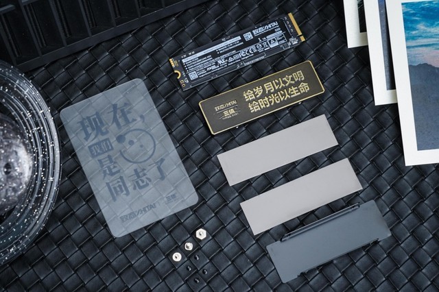一分钟了解致态TiPro7000三体联名版固态硬盘