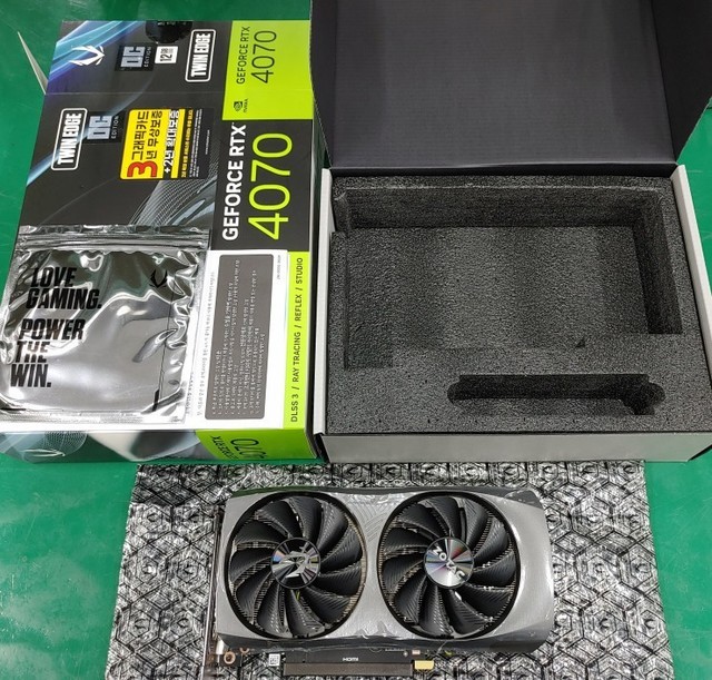 ΢/̩RTX 4070Կع⣺˫ɢ