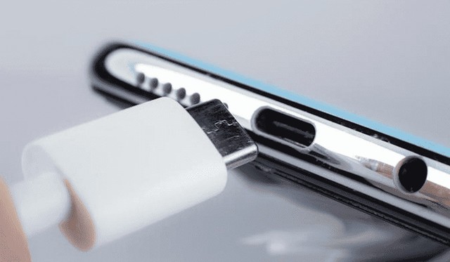 不是所有充电线都能用！iPhone 15系列上的USB TYPE-C接口有玄机