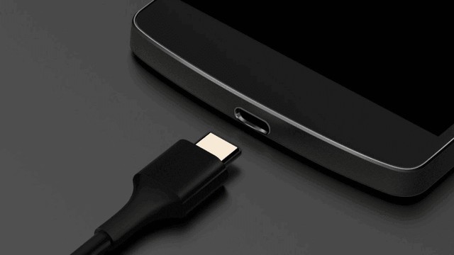 不是所有充电线都能用！iPhone 15系列上的USB TYPE-C接口有玄机
