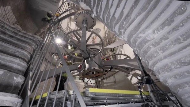 贝索斯在山上建造世界最大时钟，耗资4200万美元