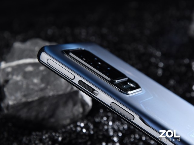 【有料评测】黑鲨5 Pro全面评测：一亿像素 骁龙8，铸全能电竞手机（不发） 