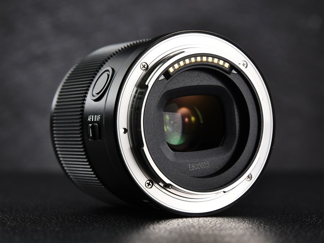 【有料评测】永诺YN35mm F2Z DF DSM评测：1799元国产全画幅自动对焦镜头