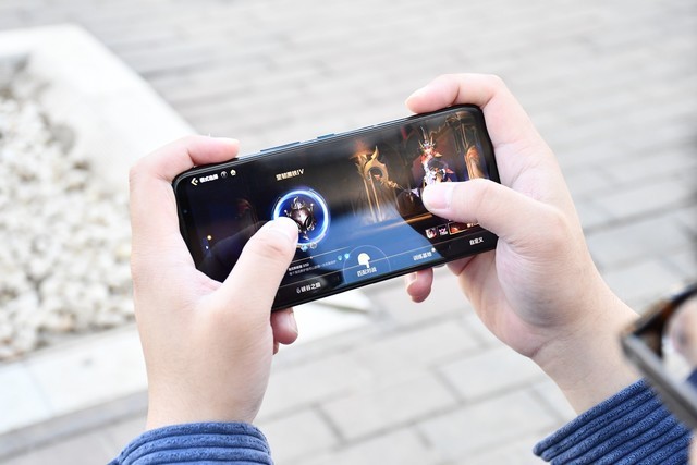 【有料评测】腾讯ROG游戏手机7 Pro全面评测：用事实证明游戏手机就该这样做