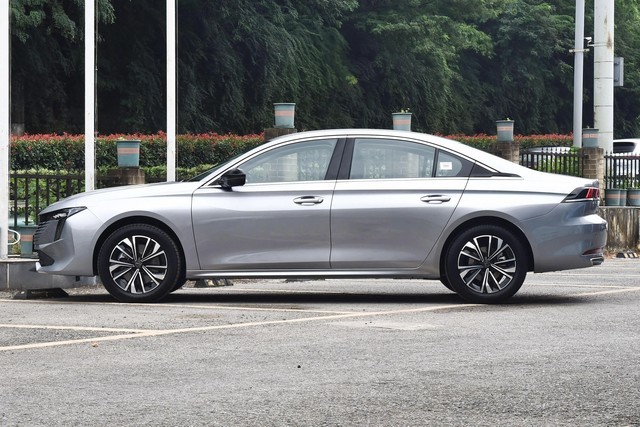 东风标致508l选装包配置调整增加外后视镜电动折叠功能