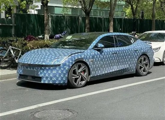 领克纯电中级车谍照首曝光运动感实足