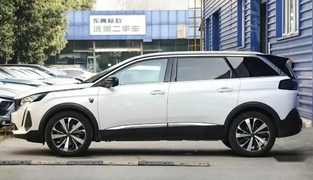 东风标致5008旗舰荣耀版上市售价2337万元