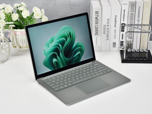  Evo Certified Thin and Light Office Book Surface Laptop 5 Hands on Experience 