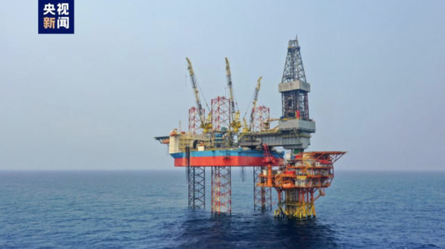 我国海上第一深井正式投产钻井深度9508米每日生产超700吨原油