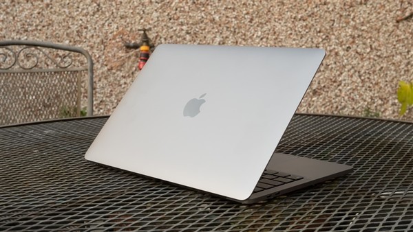 最大屏的MacBook Air今晚发布 15英寸巨屏