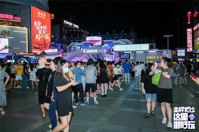 美女帅哥千人现场嗨翻天!这里潮好玩嘉年华点燃长沙