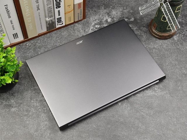 AMD锐龙7 7840HS配RTX 4050 宏碁传奇X 16高性能光追创作本评测