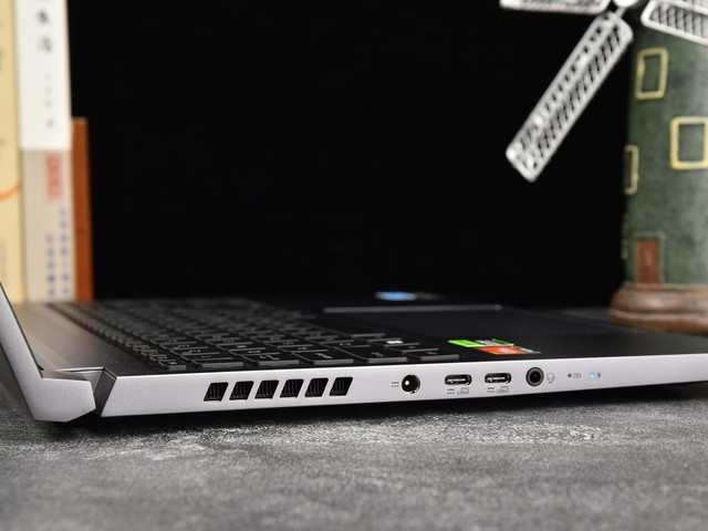 AMD锐龙7 7840HS配RTX 4050 宏碁传奇X 16高性能光追创作本评测