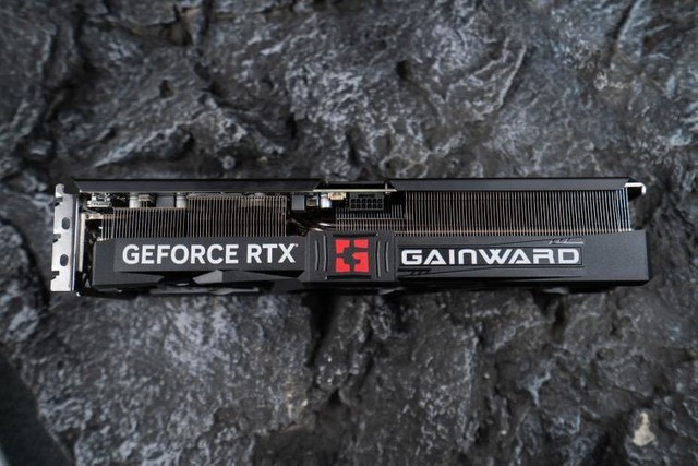 һ GeForce RTX 4070 Ti SUPER ׷ OC