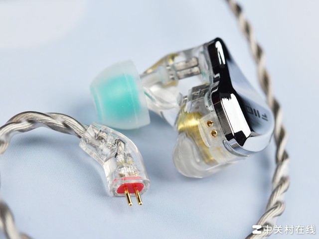  The more you listen, the more you listen! This ring iron unit earphone is not easy to use