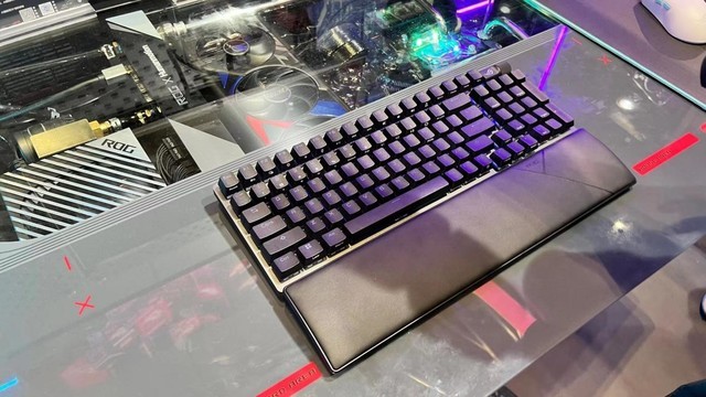 《竞化纪元，梦幻联动！ROG×EVA新品发布会登陆BW 2023》