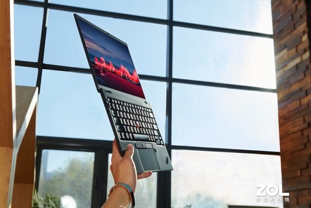 联想618换新 907g的ThinkPad X1 Nano让你在家办公更轻松 