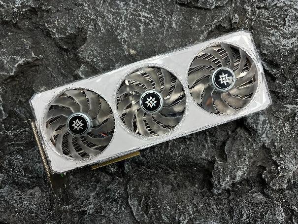 ġTiһӰ GeForce RTX 4070 Ti SUPER  OC