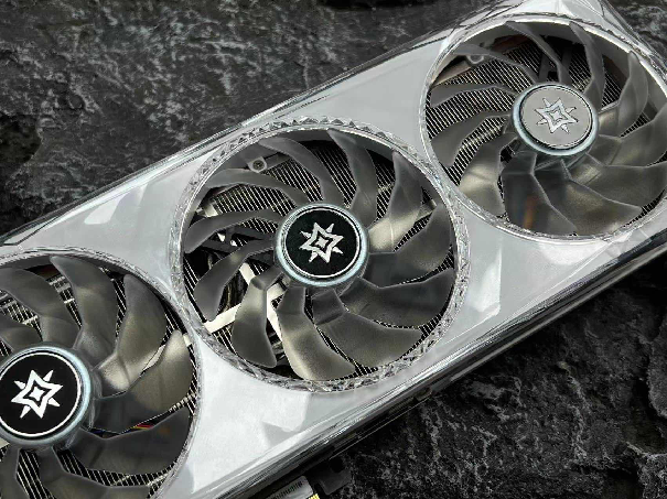 ġTiһӰ GeForce RTX 4070 Ti SUPER  OC