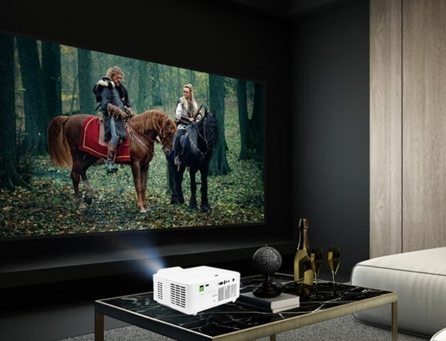 高亮/静音/短焦 优派LX700-4K掀起家用百吋屏幕的新变革