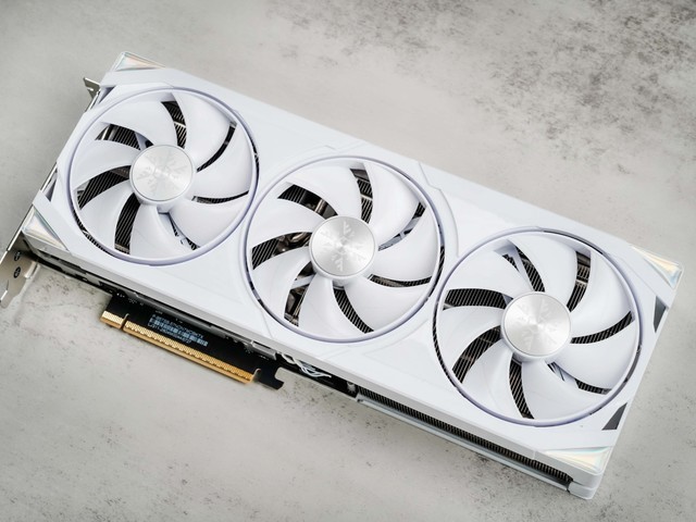 耕升GeForce RTX 5070 踏雪OC显卡评测:纯白美学与新一代DLSS的结合