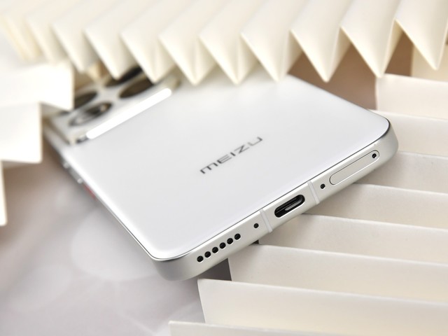 魅族22图赏:1.2mm四等边直屏,一眼心动的白月光