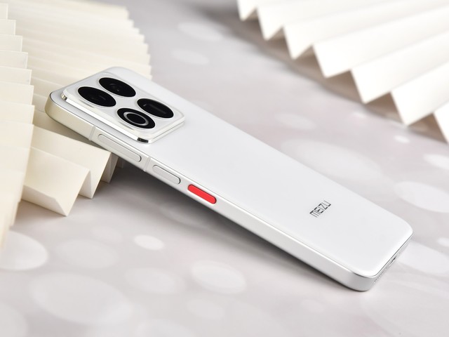 魅族22图赏:1.2mm四等边直屏,一眼心动的白月光