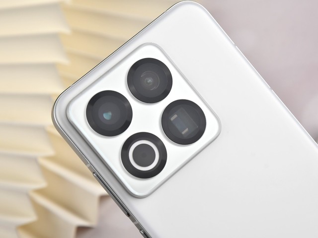 魅族22图赏:1.2mm四等边直屏,一眼心动的白月光