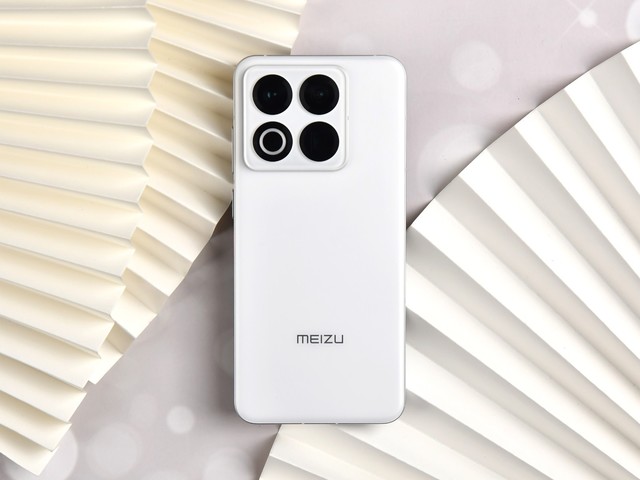 魅族22图赏:1.2mm四等边直屏,一眼心动的白月光