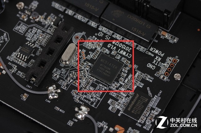 爱路由使用联发科的MT7620N芯片组，芯片架构为MIPS 24Kc，主频高达580MHz