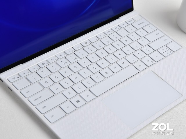 更纤薄更便携 新款戴尔XPS 13图赏